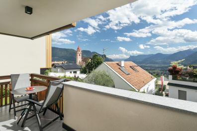 Süd-Balkon, mit Blick auf Meran